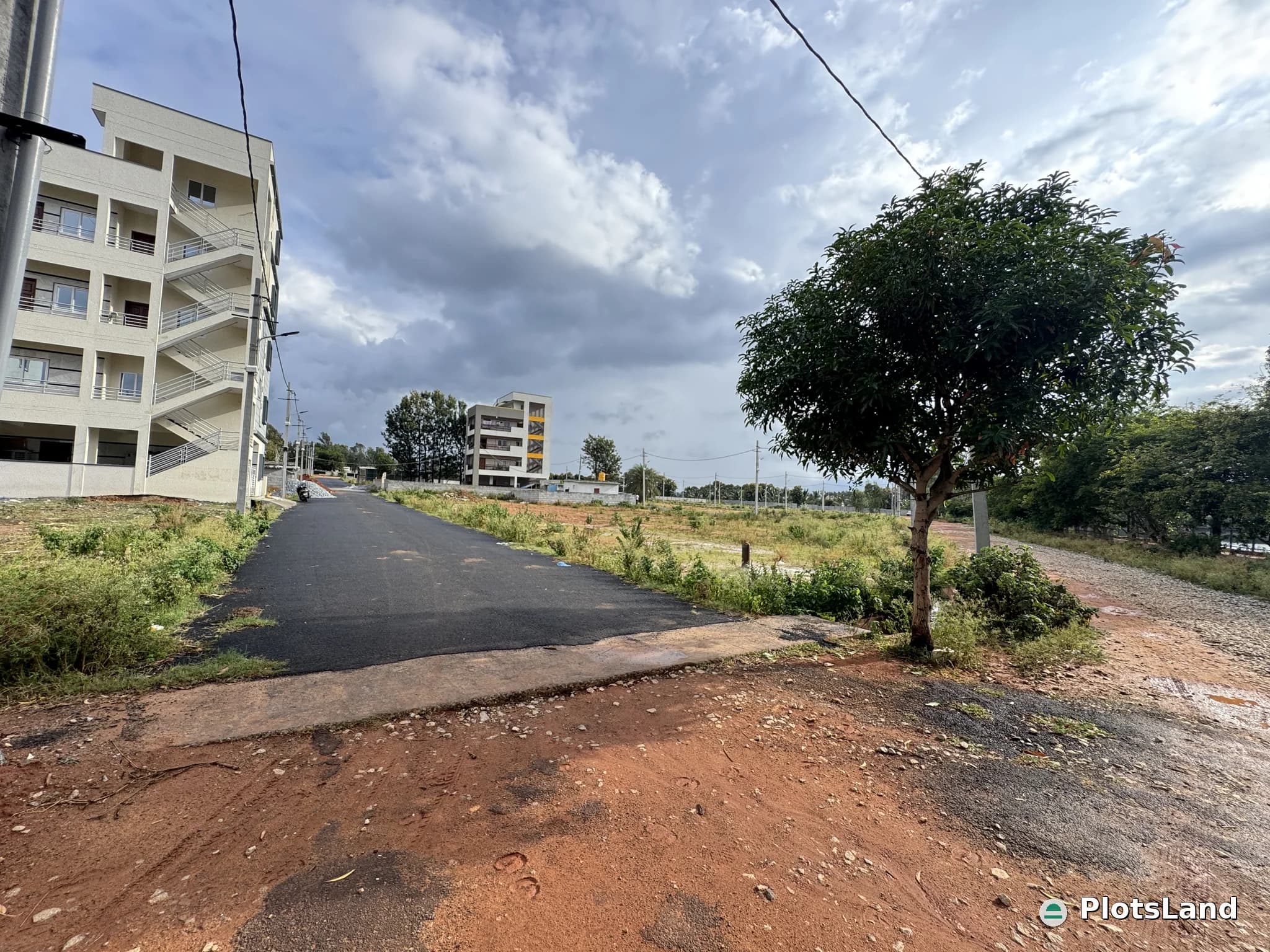 Residential come commercial plots along with attached lake    — photo 5