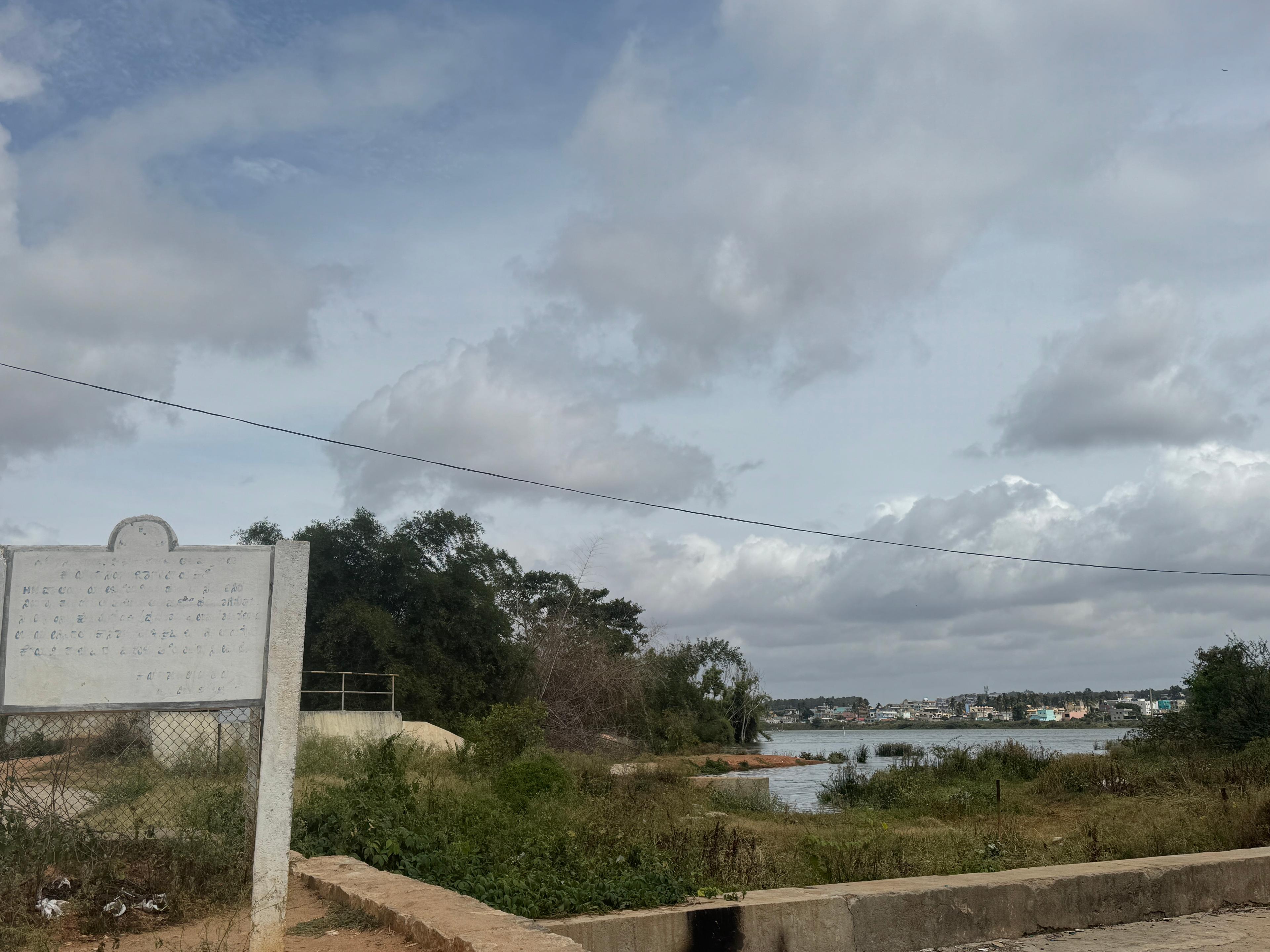 “Own a High Groundwater Plot Beside the Lake – A Lifetime Income Opportunity for Water Tanker Business!”