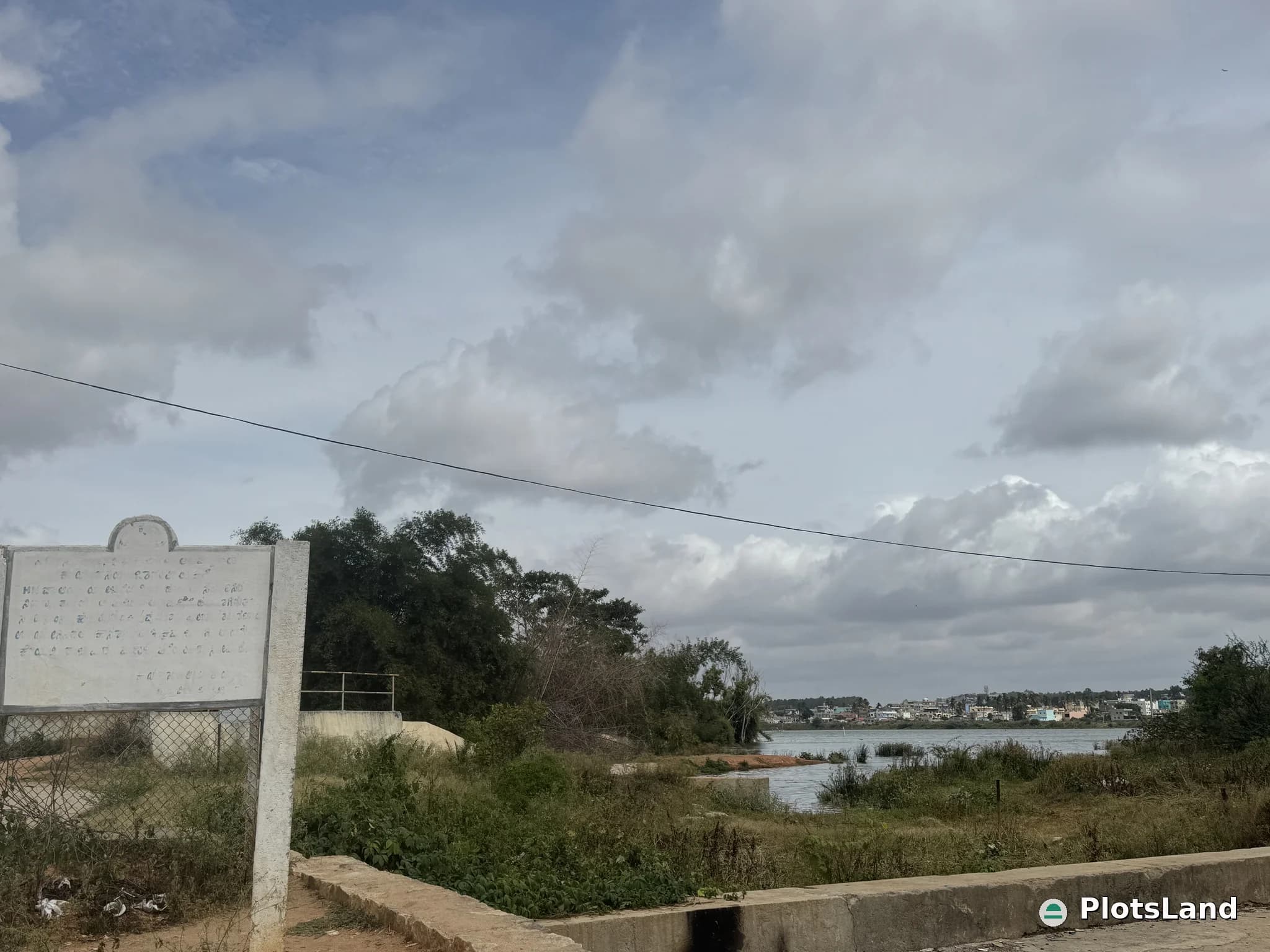 “Own a High Groundwater Plot Beside the Lake – A Lifetime Income Opportunity for Water Tanker Business!”