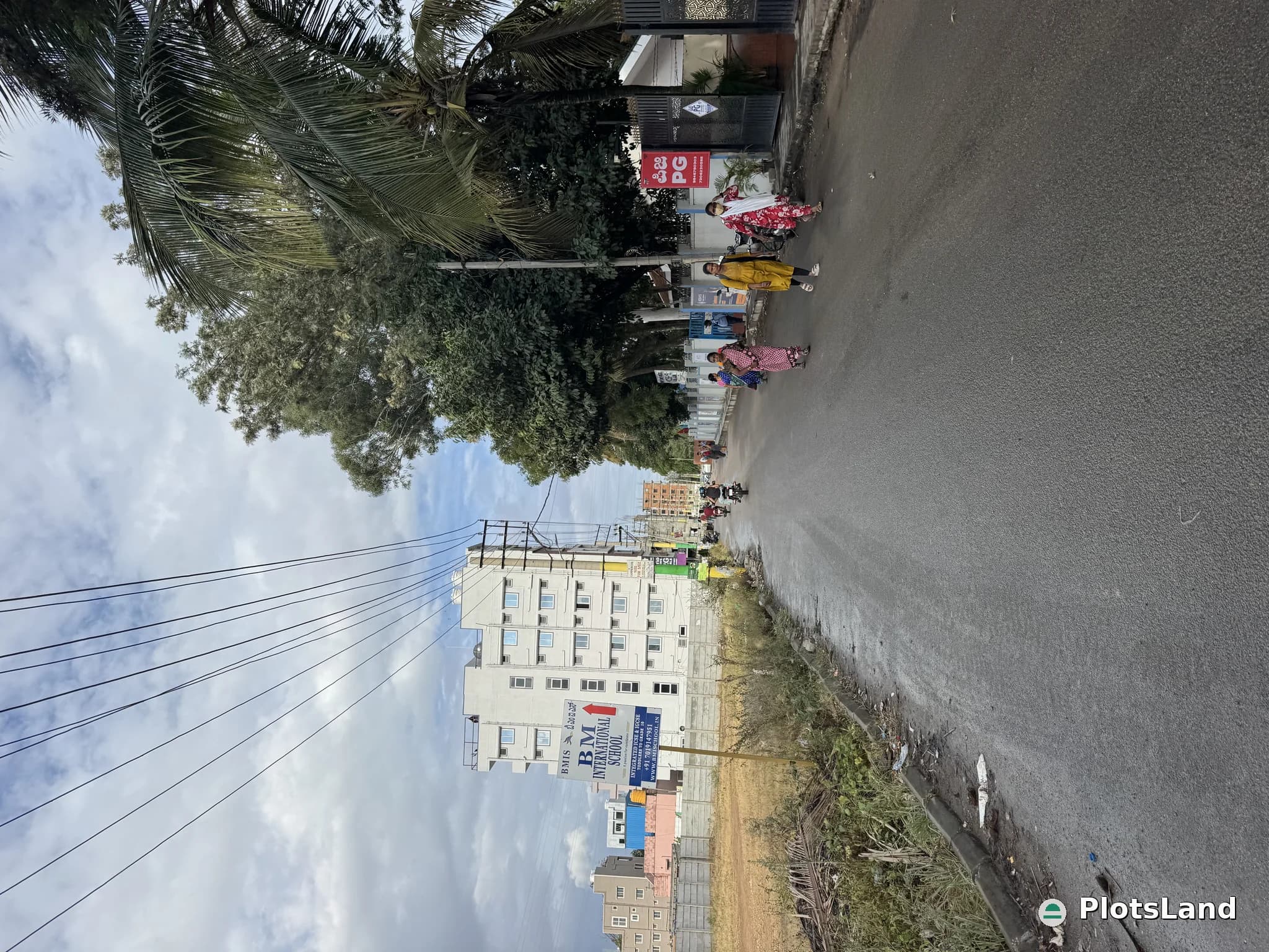     PG Goldmine – Right Opposite Colleges! — photo 3