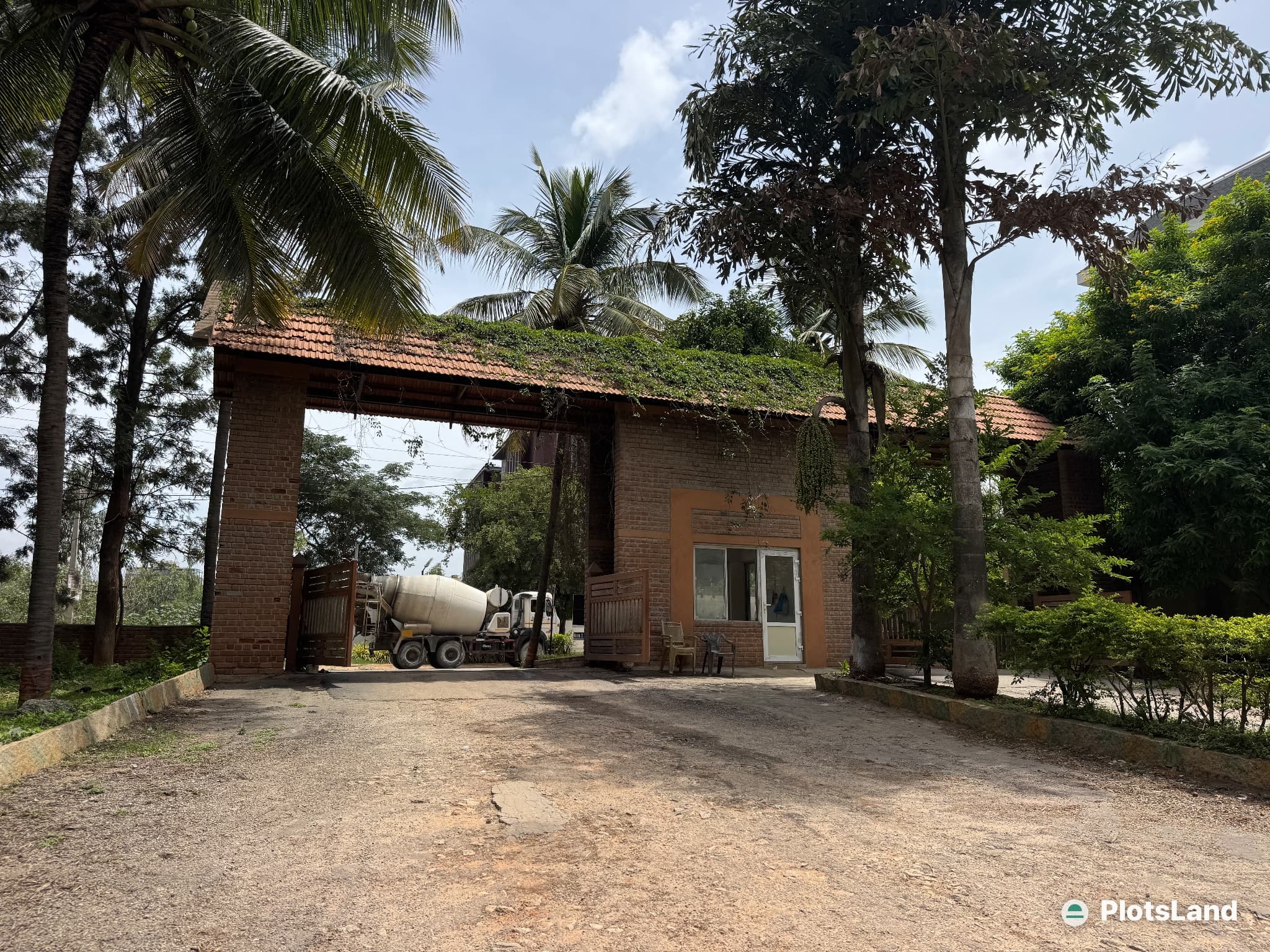 🌿 Where Nature Meets Your Dream Address! On Airport Rd