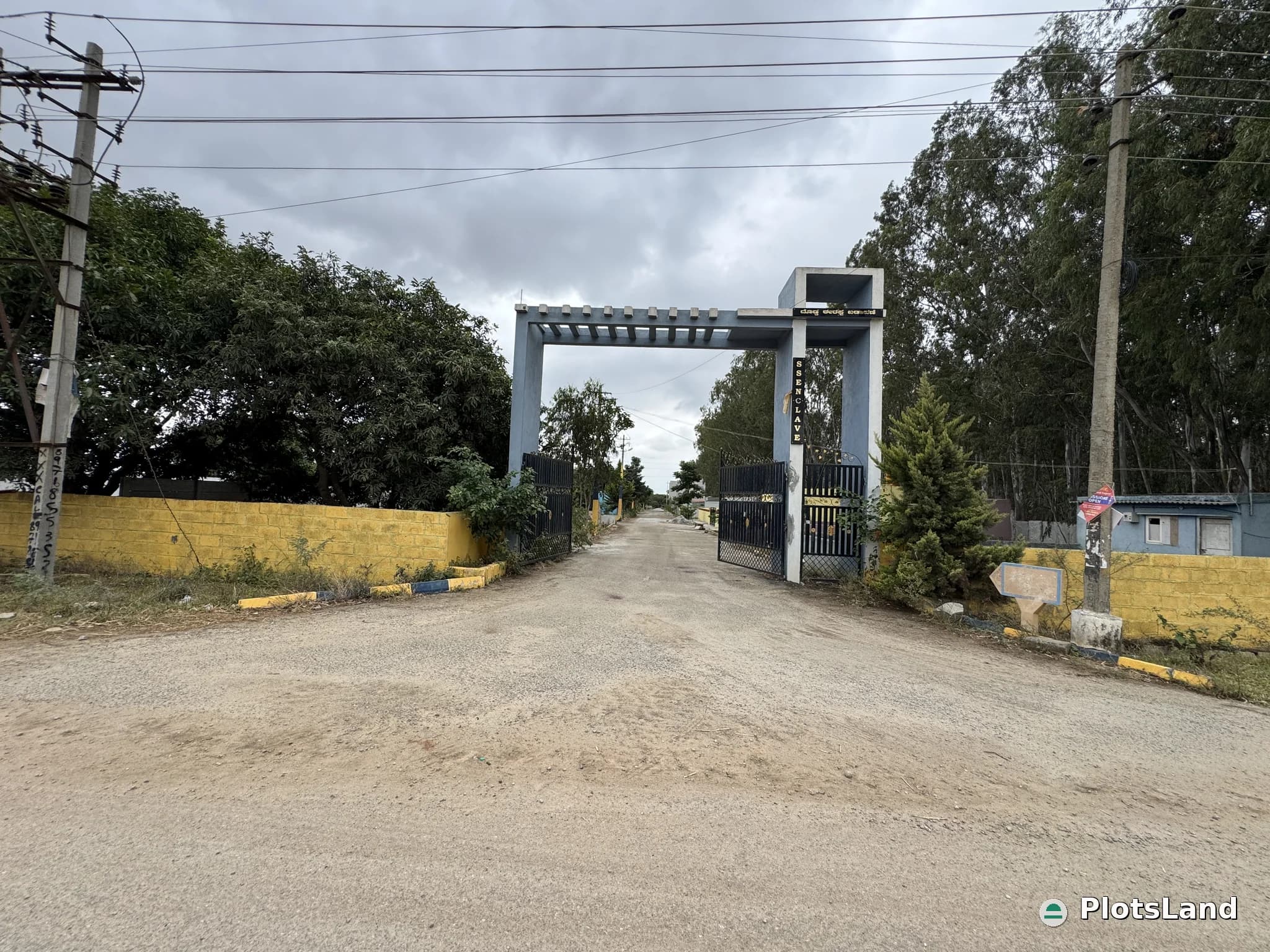     Peaceful Community, Minimal Traffic Movement.